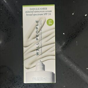 NEW IN BOX Well People Daygleamer Mineral Sunscreen Serum SPF 34